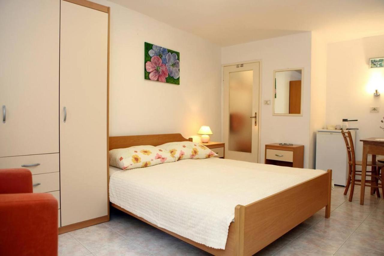 Apartment & Irena Piran